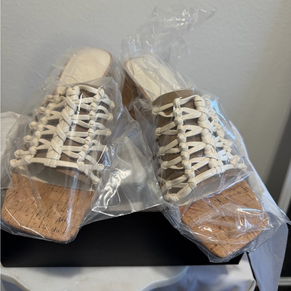 Marc Fisher White and Cork Woven Sandals NIB size 11 - Picture 4 of 7